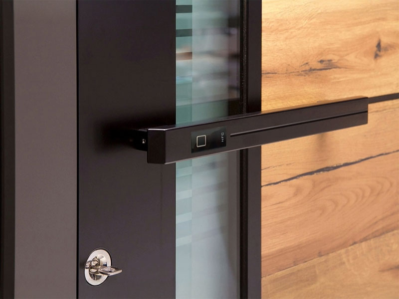 Aluminium-Haustür mit Fingerabdrucksensor