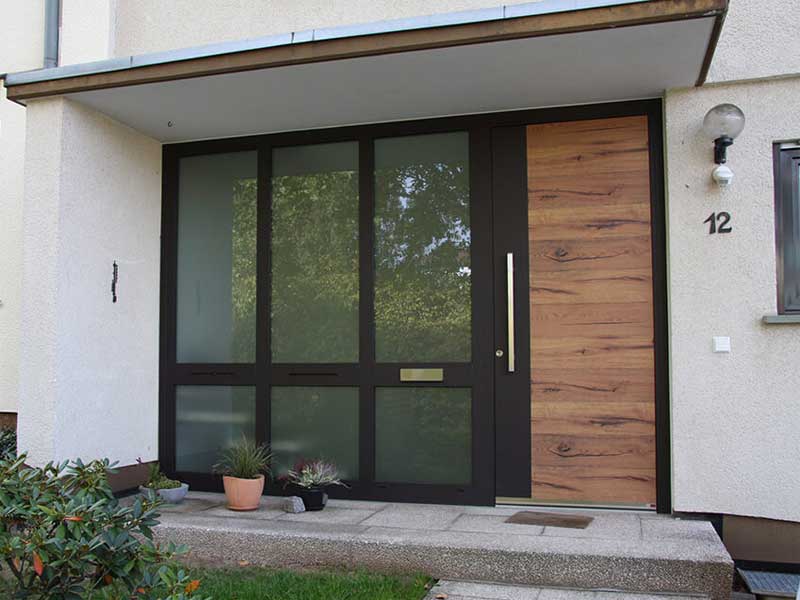 Tischlerei Wilhelm Haustür in Holzoptik